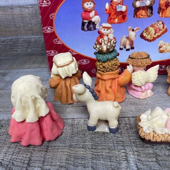 Nativity Scene Set Lot of 13 Treasured Times Hand Painted - Picture 10 of 16